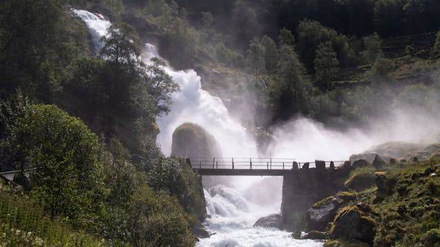 عبور الهاوية من ٣٠ إلى ٥٠٠ عميل